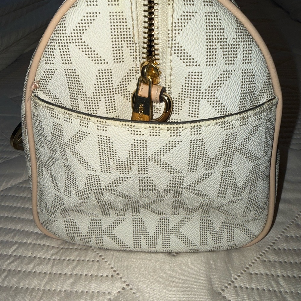 Michael Kors White Beige MK Monogram Satchel with Gold Hardware - Picture 4 of 8